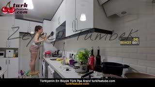 Zeynep Tümbek'in ifşa edildiği videoyu YouTube'da 98. izleyin Posteri