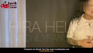 Zorla şiddet uygulayan ve Hira Helis'i dayak çeken bir kadın Posteri