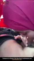 Türbanlı Kadın Sakso Yaparken Bakıyor | turkifsatube Ön İzleme