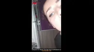 Mavi gözlü, kıvırcık saçlı ifşa Ön İzleme