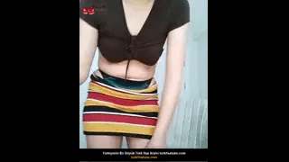 Kafada Türbanlı Kadın Kameraya Çıplak Ön İzleme