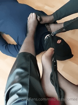 Boğazını ayak parmaklarımla kesip kanı sızdıracam Ön İzleme