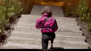 Erotik Konuşmalı Porno Filmi HD - Sıcak Bir Kadın üvey kardeş, Kollarını Döndürüyor ve Arkasında Yalayıp Domuz Gibi Oynuyor Ön İzleme