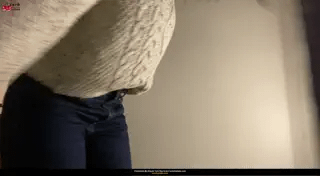 Yeni  Sokakta çıplak kalçaları açığa çıkaran seksi kadın Ön İzleme