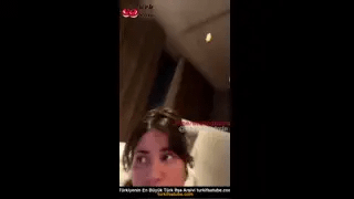 Kadın üvey kardeşinin çıplak arkadan görünümü Ön İzleme