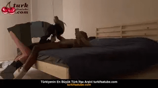 Türk Genç evli bayan, kucakta sarkık penisle seks yapıyor Ön İzleme