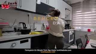 Zeynep Tümbek'in Çıplak üvey kardeşi Katılımcısı 10. Youtuber Videoyu Gösteriyor Ön İzleme